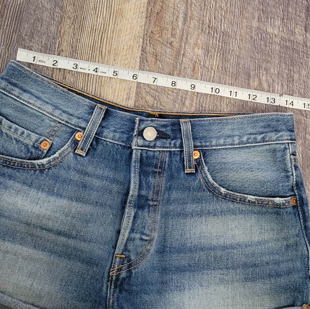 Levis 501 jean shorts - Picture 6 of 7